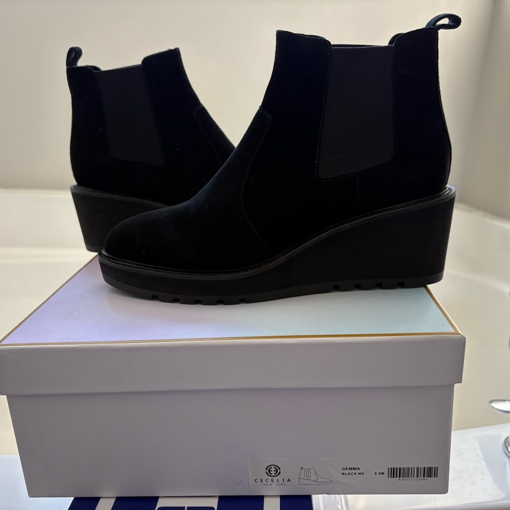 Cecelia New York Gemma slip on low wedge boot all black
Brand new in box